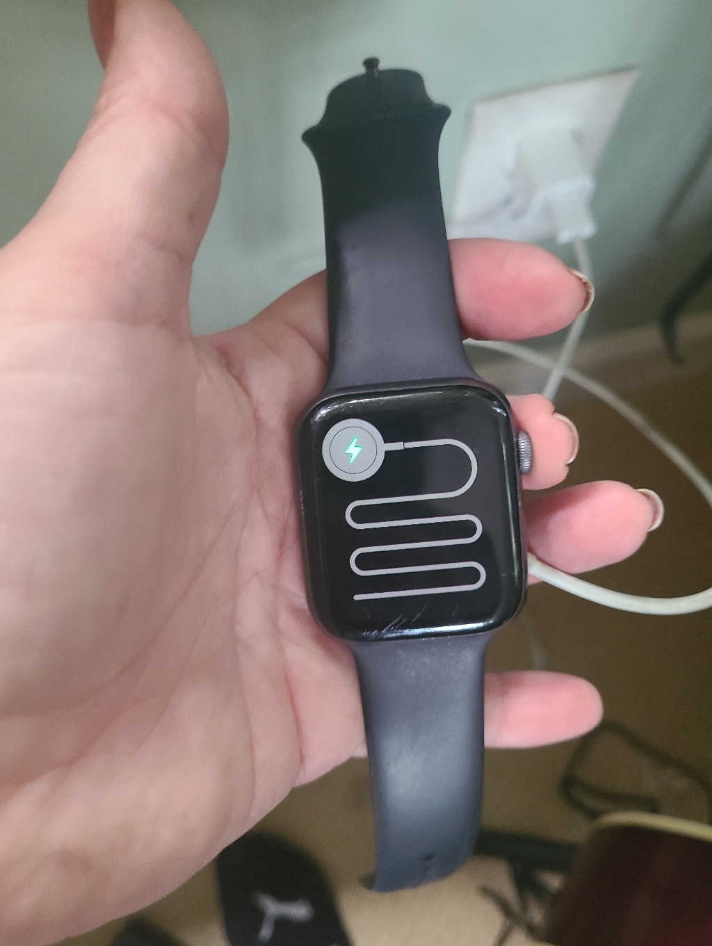 Apple Watch Series 4 — image 3 of 8